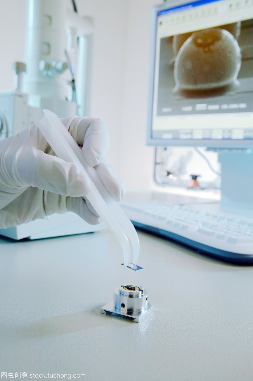 微觀世界的構建者 潔凈室技術如何用鑷子與顯微鏡塑造MEMS的未來