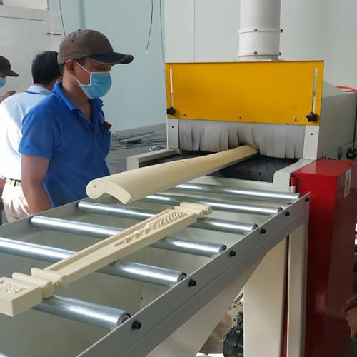 武漢輸送式平板自動(dòng)噴砂機(jī) 高效去氧化皮，提升涂層附著力技術(shù)解析